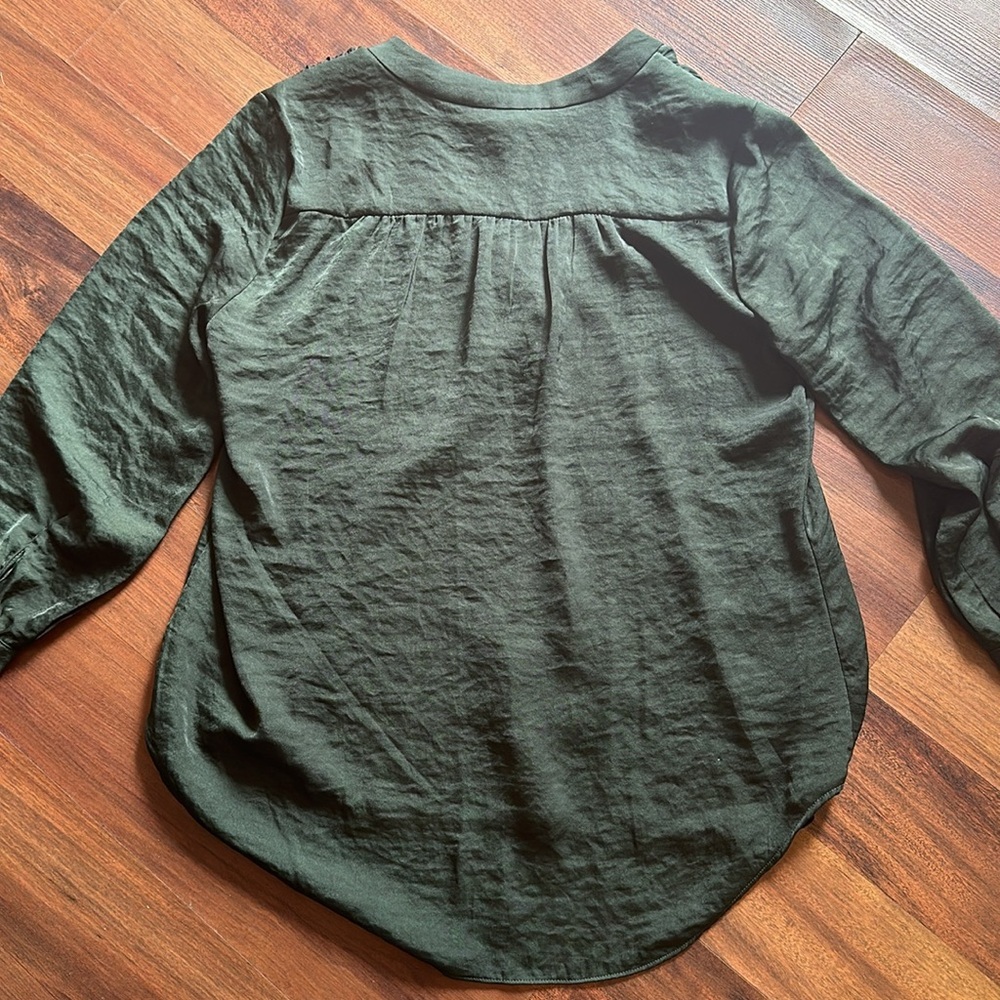 Vince Camuto Dark Green 3/4 sleeve blouse size small - Picture 3 of 11